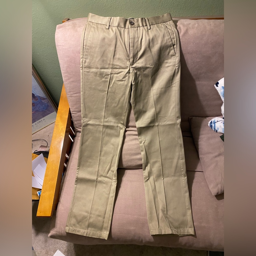 Dockers Slim-Fit D1 Khakis